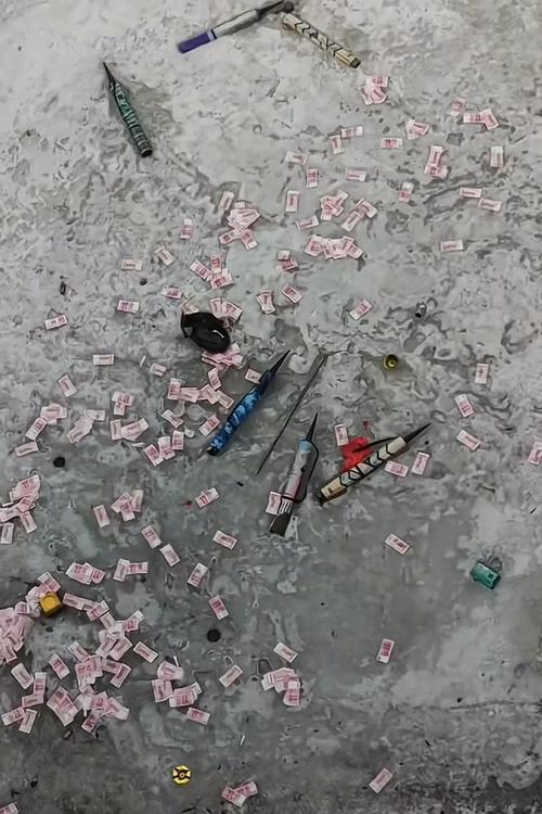 白小姐四肖期中特开奖和河道现大量成扎钞票与河道惊现大量现金